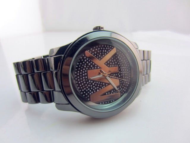 Оригинальный дизайн часов Michael Kors