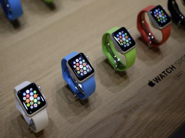 Умные часы Apple iWatch с цветными пластиковыми ремешками