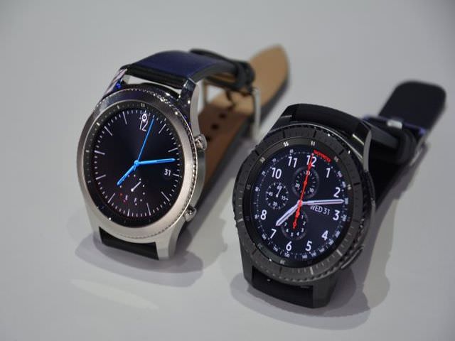 Стильные наручные часы Samsung