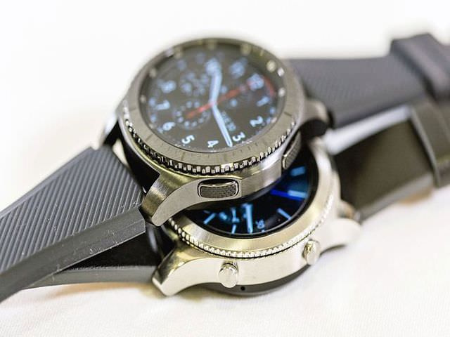Стильные часы Samsung